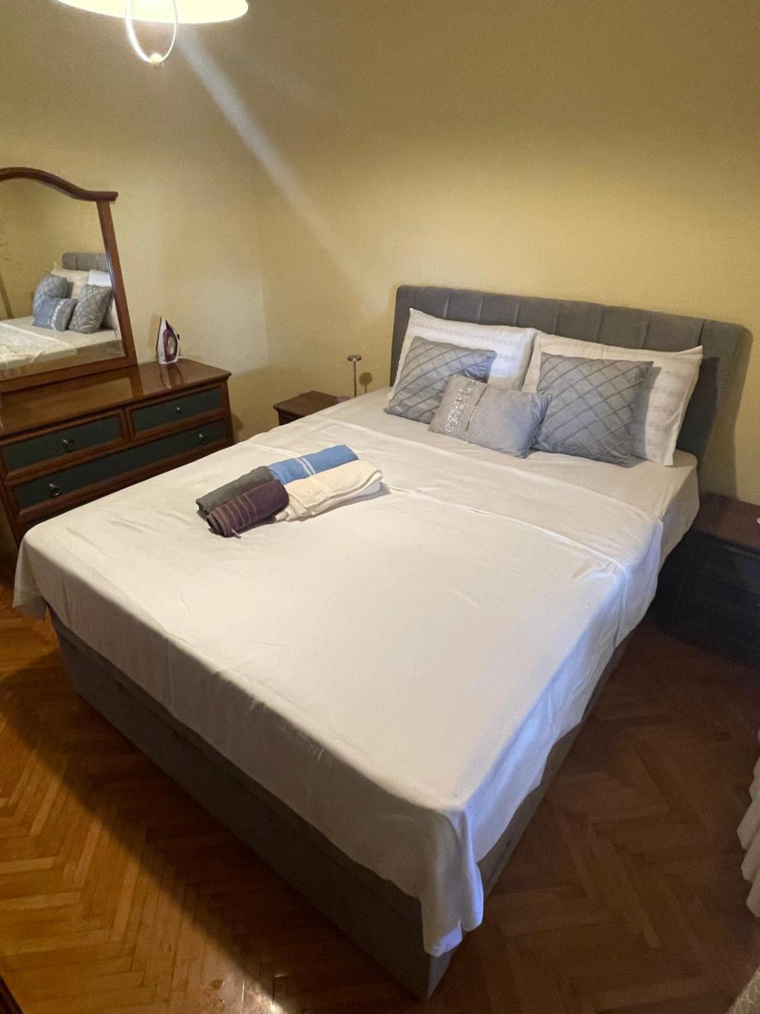 Apartman Luka + Free Parking Appartement Zadar Buitenkant foto